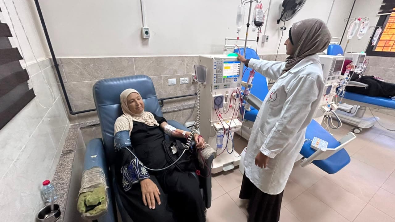 Eman Abu Hattab during a dialysis session. Her haemoglobin has fallen to 4.9, after the hormone that maintains it became unavailable in Gaza roughly a year ago.