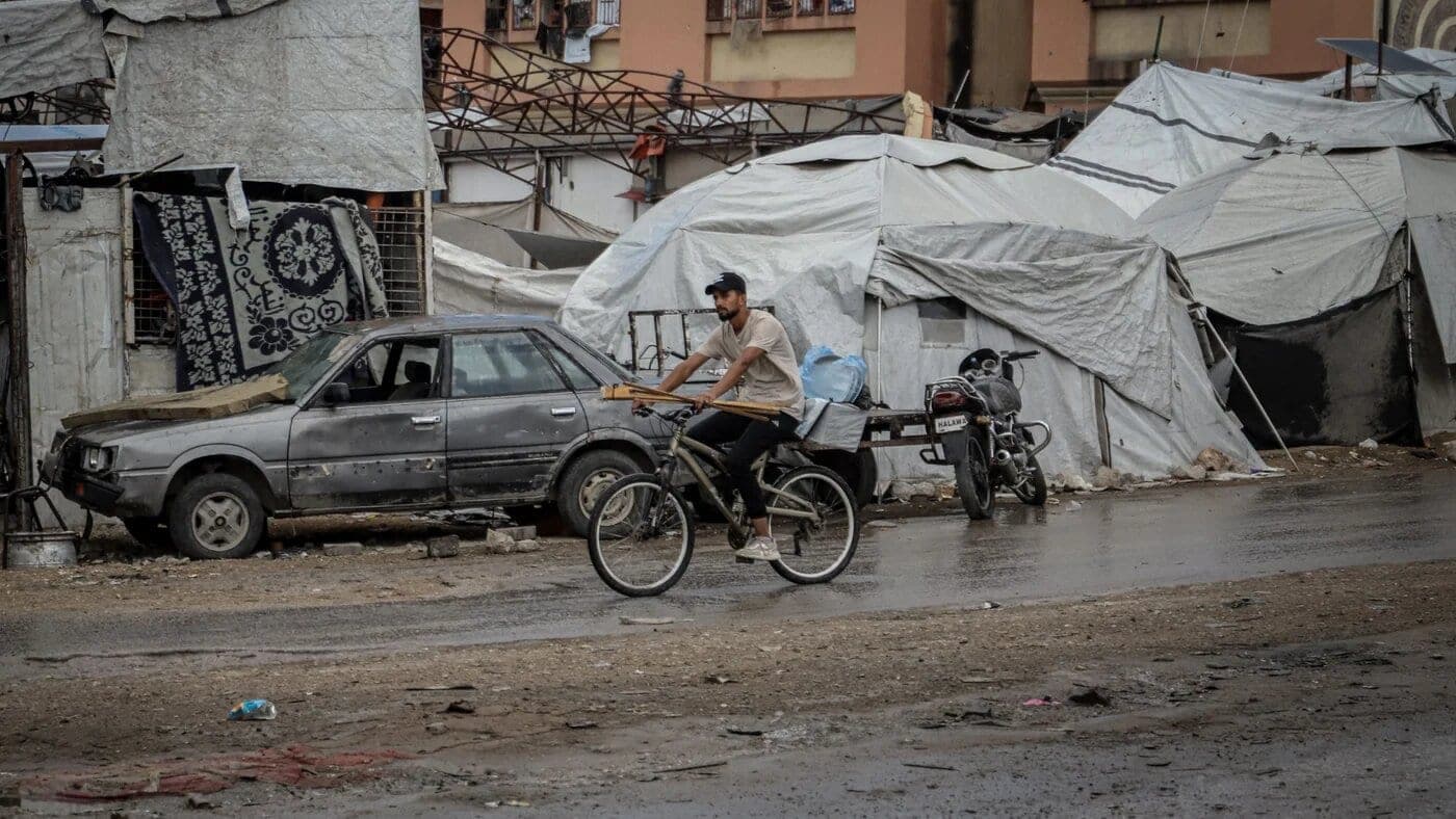 Palestinians go about their daily lives amid rainfall in Gaza City on 1 October 2026 (Mohammed M Skaik/JNA Press via Reuters)